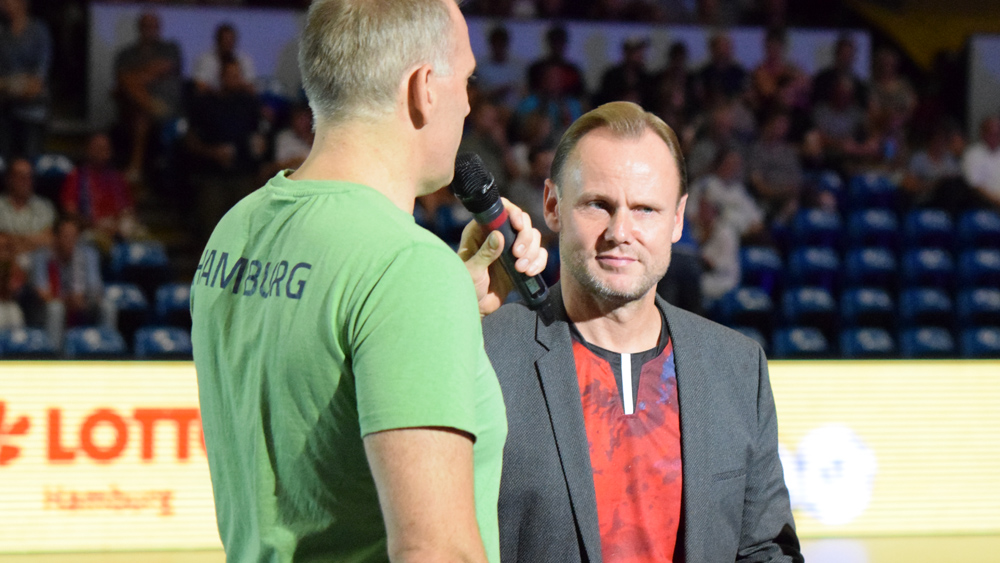 Sportsenator Andy Grote war - im Trikot - zu Gast